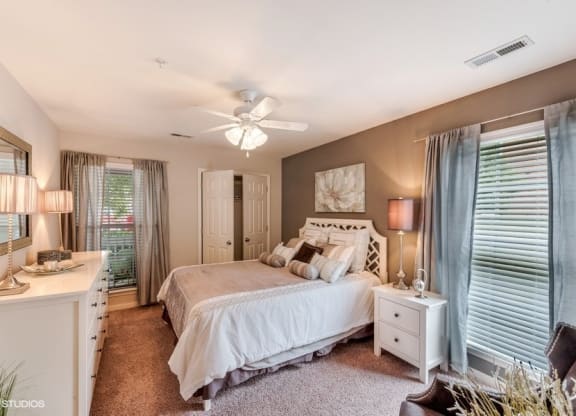 Gorgeous Bedroom Designs With Ceiling Fan at Brittany Commons Apartments, Virginia